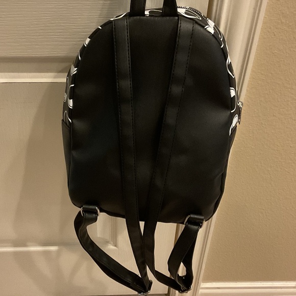 The Umbrella Academy Black and White Mini Backpack Bioworld - Picture 2 of 9